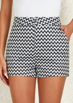 Black Pocket Wave Pattern Print Shorts