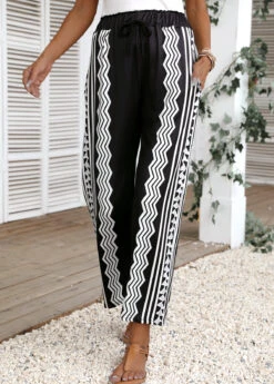 Black Pocket Geometric Print Regular Elastic Waist Pants